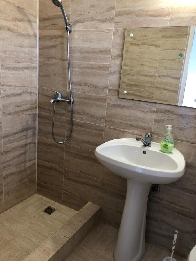 Autentic Boutikue Костинещи Екстериор снимка