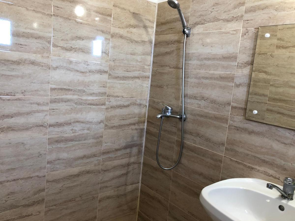 Autentic Boutikue Костинещи Екстериор снимка