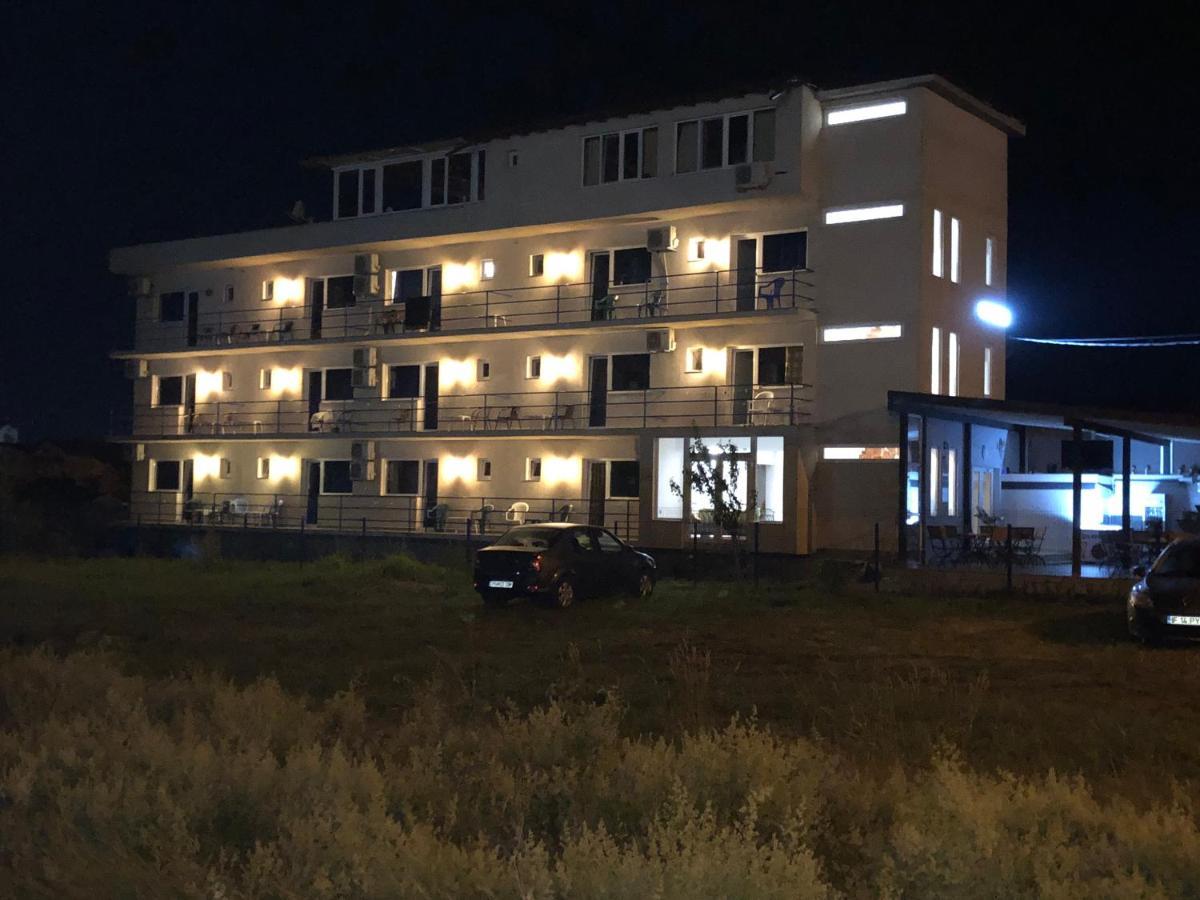 Autentic Boutikue Костинещи Екстериор снимка
