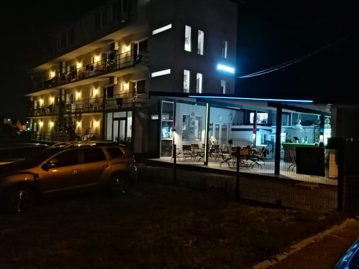 Autentic Boutikue Костинещи Екстериор снимка